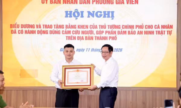Chàng trai khống chế kẻ cầm dao tấn công phụ nữ nhận bằng khen của Thủ tướng