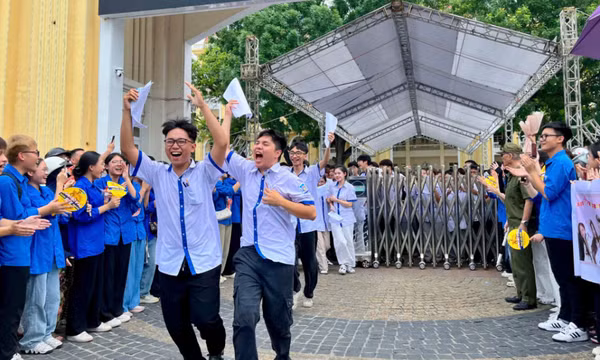 Ngày thi đầu tiên an toàn, nghiêm túc, thuận lợi
