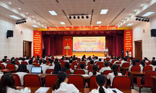 Trường Đào tạo cán bộ Nguyễn Văn Cừ khai giảng các lớp trung cấp lý luận chính trị
