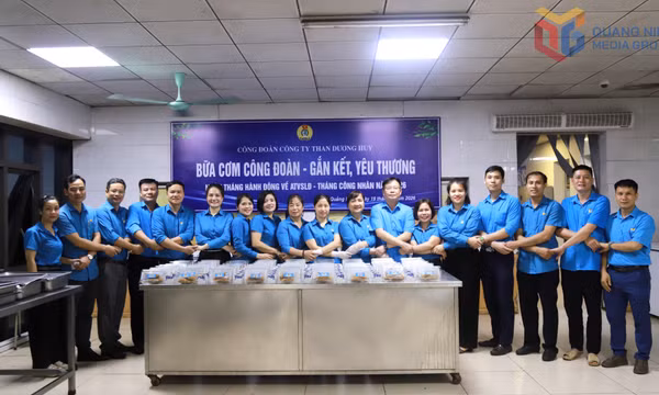 "Bữa cơm Công đoàn": Ấm tình thợ mỏ