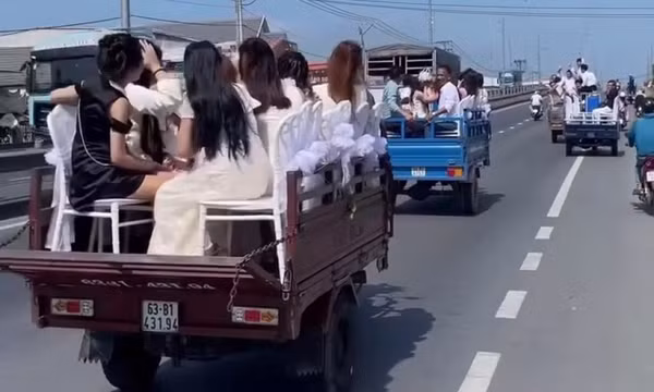 Mức phạt 4 tài xế xe ba bánh chở đoàn đưa dâu vi phạm giao thông