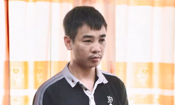 Bắt giam thanh niên túm tóc, bóp cổ cán bộ công an xã rồi đăng clip lên Facebook