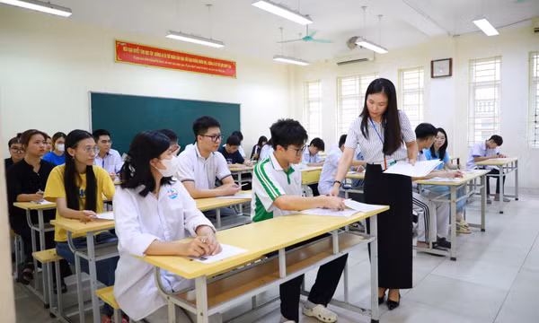 Kỳ thi tốt nghiệp THPT năm 2026: Các thí sinh làm thủ tục dự thi 