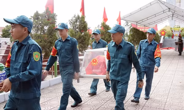 Lấy mẫu giám định ADN liệt sĩ tại Nghĩa trang Liệt sĩ Cộng Hoà (phường Hiệp Hòa)