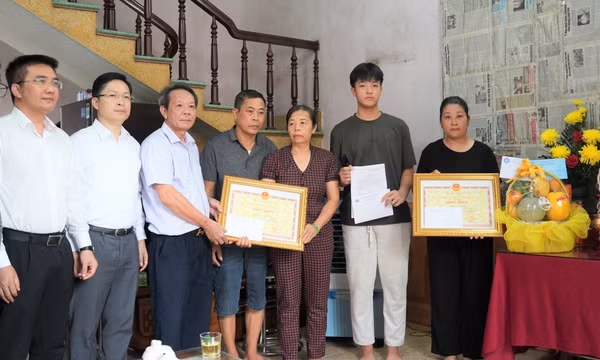 Tặng Bằng khen của UBND tỉnh cho các cá nhân, gia đình có nghĩa cử hiến tạng cứu người