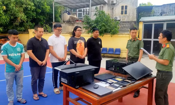 Triệt phá đường dây mua bán trái phép thông tin tài khoản ngân hàng với số lượng lớn