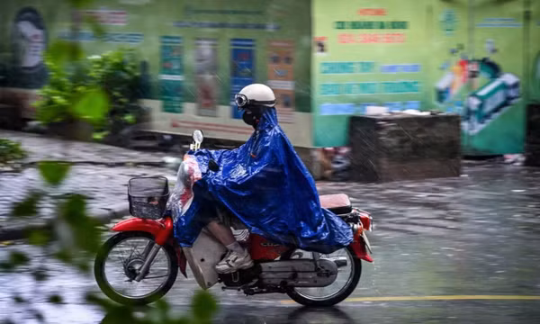Thời tiết ngày 16/6: Bắc Bộ mưa lớn, giảm nhiệt; Trung Bộ duy trì nắng nóng gay gắt