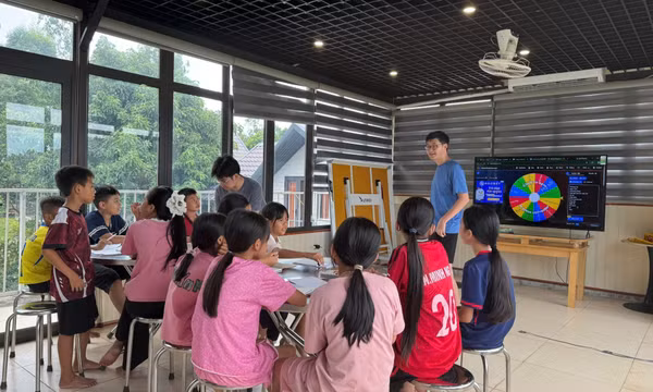 Gần 40 tình nguyện viên tham gia thiện nguyện tại đảo Ngọc Vừng