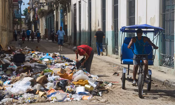 Khủng hoảng rác thải bao trùm La Habana do thiếu nhiên liệu