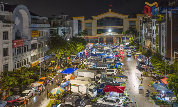 Chợ "thức" cùng đêm