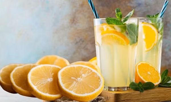 Uống nước điện giải vào buổi sáng tác động đến cơ thể thế nào?