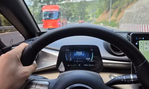 Suýt phải trả giá khi đi đường đèo vì sạc đầy pin xe điện
