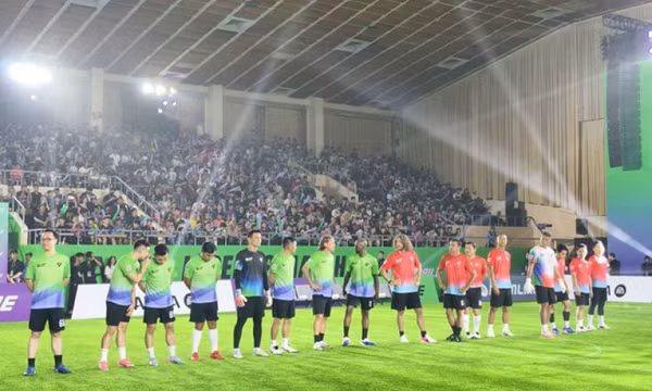 Xavi, Puyol đọ tài cùng Công Vinh, Tài Em
