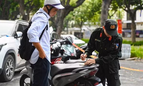 Lỗi giao xe cho người không đủ điều kiện: Cục CSGT khẳng định không xử phạt máy móc