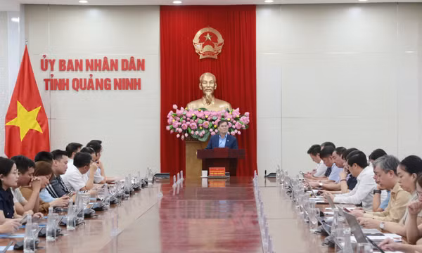 Đồng chí Chủ tịch UBND tỉnh gặp mặt các cơ quan báo chí