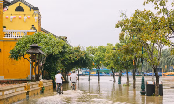 Các địa phương dần bỏ cách ly, xét nghiệm với du khách