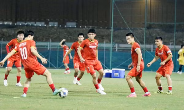 HLV Park Hang-seo nhận tin không vui từ trung vệ Quế Ngọc Hải