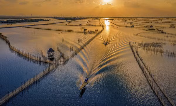 Vẻ đẹp mê hoặc của đầm phá nước lợ lớn nhất Đông Nam Á