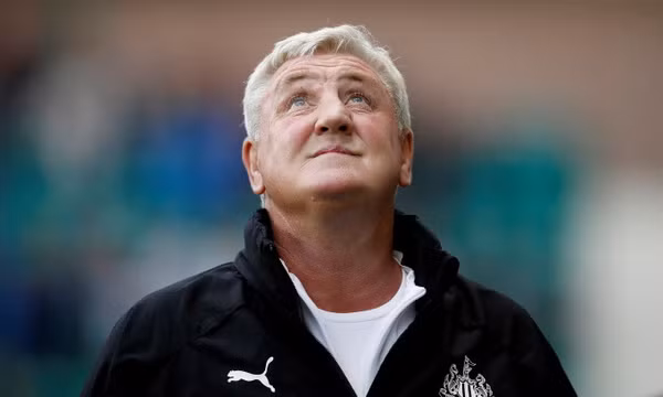 Newcastle sa thải HLV Bruce