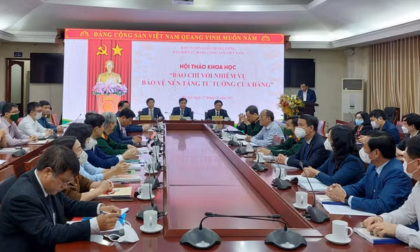 Báo chí phải là 'pháo đài' vững chắc trong phản bác quan điểm sai trái