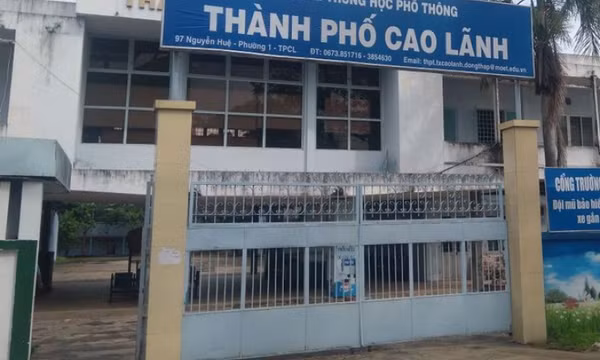 Lộ clip 'nhạy cảm' khi giáo viên dạy trực tuyến ở Đồng Tháp