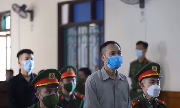 Hai cha con lĩnh 23 năm tù vì giết người khi đi chơi Tết
