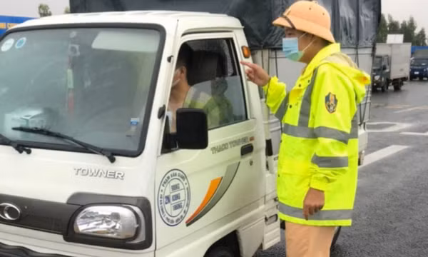 Người chiến sĩ trên tuyến đầu chống dịch