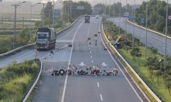 Phó Thủ tướng yêu cầu làm rõ việc chặn xe trên cao tốc Lào Cai-Nội Bài