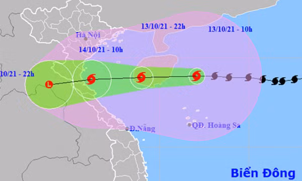 Bão số 8 cách Hà Tĩnh 640km, tăng tốc hướng về đất liền