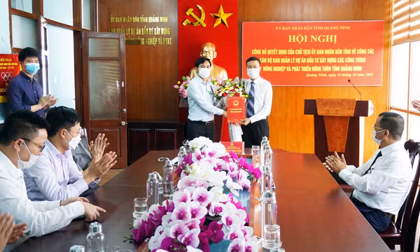 Trao quyết định bổ nhiệm các lãnh đạo Ban Quản lý Dự án đầu tư xây dựng các công trình NN&PTNT tỉnh