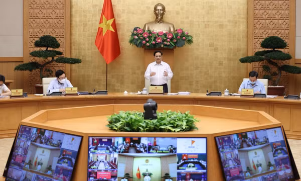 Thủ tướng Chính phủ yêu cầu khẩn trương hoàn thiện hai chiến lược lớn, sớm có chính sách kích thích kinh tế