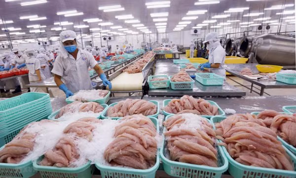 Dịch bệnh kéo dài, xuất khẩu hàng hóa suy giảm