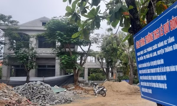 Tạm giữ khẩn cấp giám đốc BQL DA huyện và phó giám đốc công ty dàn xếp thầu