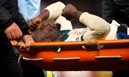 Naby Keita nguy cơ nghỉ dài hạn bởi cú vào bóng của Pogba
