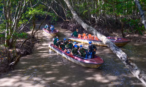 Du lịch rục rịch hồi sinh với tour an toàn