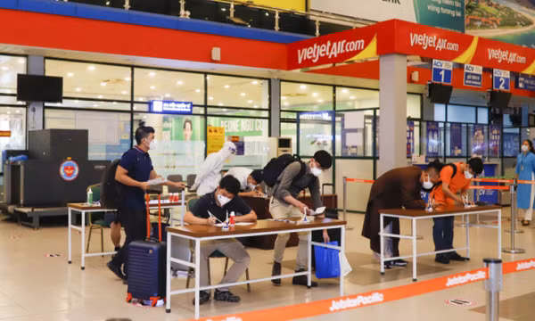 Du khách, công ty du lịch lúng túng trước quy định của địa phương