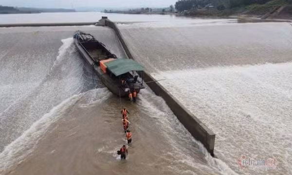 Tìm thấy thi thể chủ doanh nghiệp vụ lật tàu trên sông ở Quảng Trị