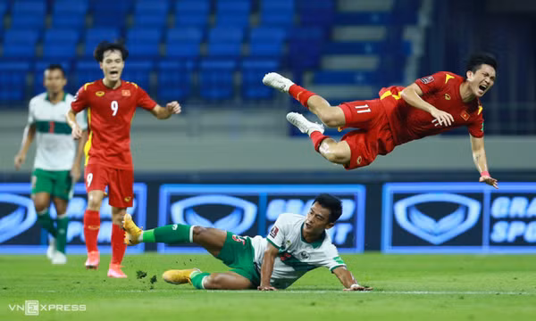 Tiền vệ Tuấn Anh lại chấn thương