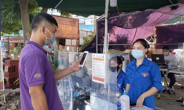 Thưởng tiền cho người báo tin phục vụ chống COVID-19