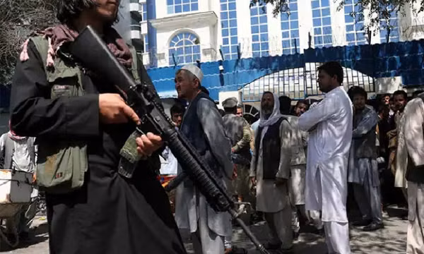 Taliban triển khai lực lượng đánh bom liều chết ở biên giới