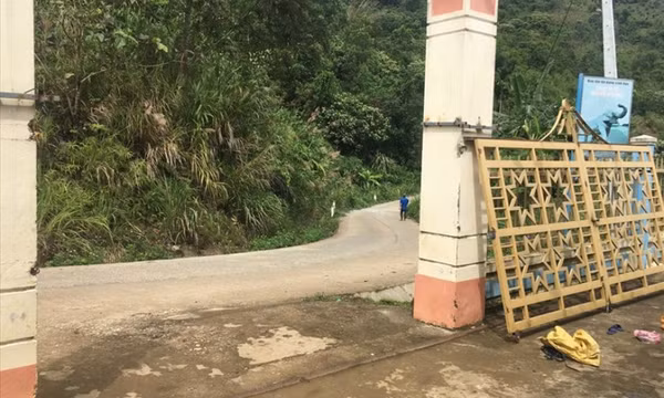 Đổ cửa sắt cổng trường, 1 trẻ mầm non ở Quảng Nam tử vong