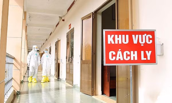 Đón con trai đang cách ly tập trung về nhà "làm vía", Bí thư xã bị đình chỉ công tác