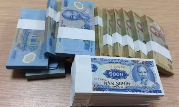 Lừa đổi tiền Tết hàng tỷ đồng, cựu nhân viên ngân hàng bị truy tố