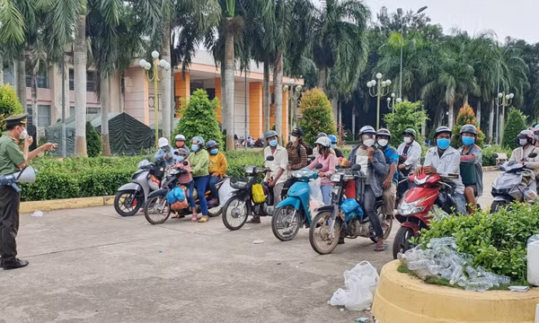 F0 tiếp tục tăng trong các đoàn người về miền Tây
