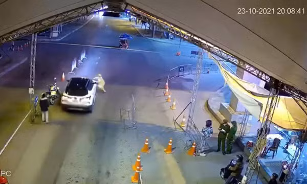 Tài xế uống rượu, sử dụng ma túy "thông chốt" đâm ngã chiến sĩ CSGT