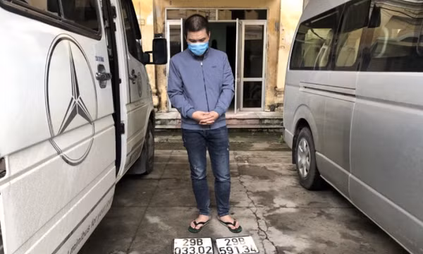 "Thủ" nhiều biển số giả để chở người nhập cảnh trái phép