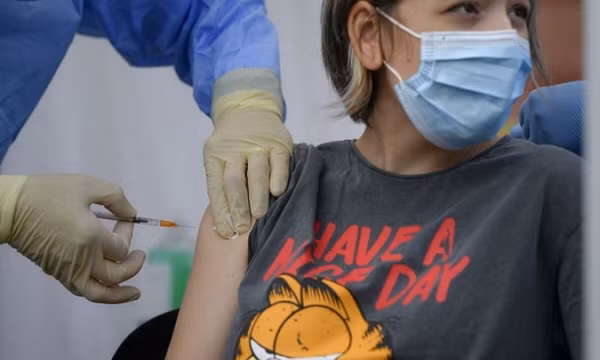 Tại sao trẻ em không thuộc nhóm ưu tiên tiêm vaccine Covid-19?