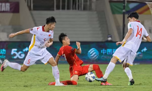 HLV Park: ‘Tôi thay hậu vệ vội quá’