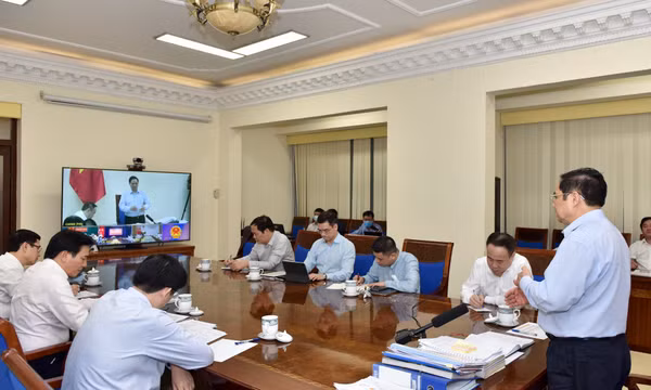 Khẩn trương nghiên cứu, điều chỉnh quy định để Bộ Y tế chủ trì đánh giá cấp độ dịch của từng tỉnh, thành phố