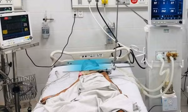 Bé gái uống nhầm thuốc trừ sâu